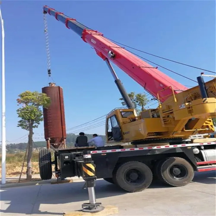 南安吊车租赁作业时的保养和维护