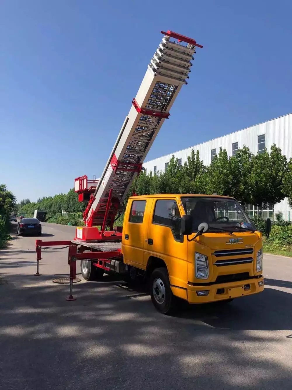 南安附近的云梯车出租服务：轻松解决高空作业需求